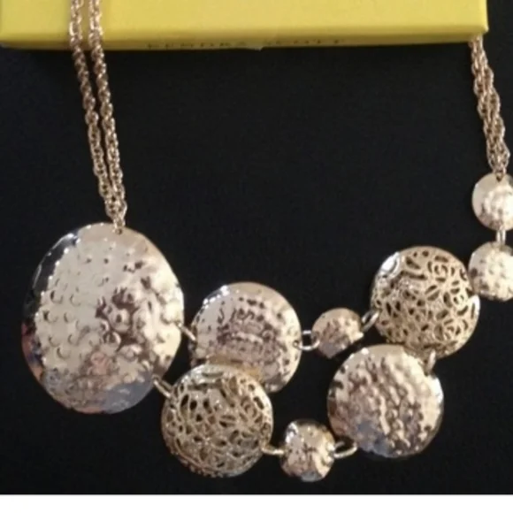 ❗️SOLD❗️Kendra Scott Lena Bib Gold Necklace - Picture 3 of 4